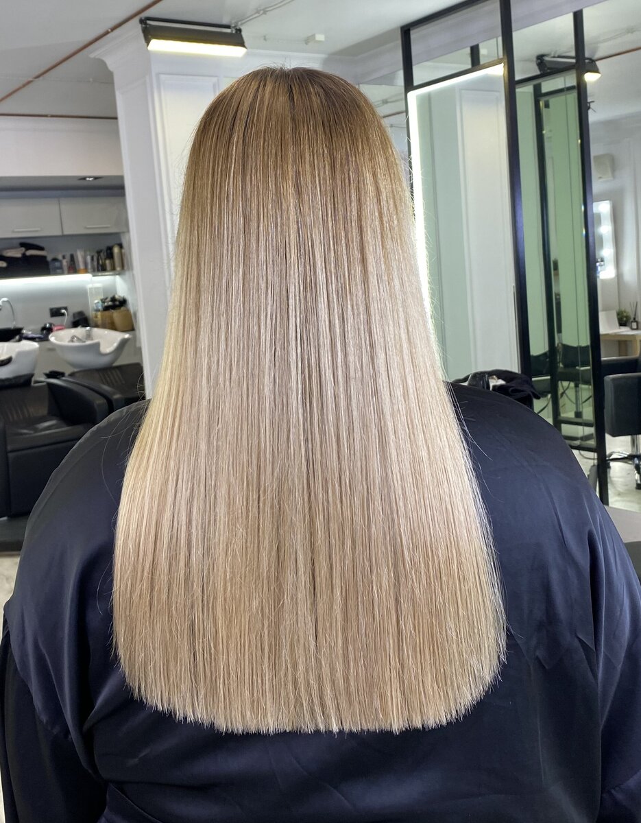 Работа мастера салона Kosa Colour Studio.