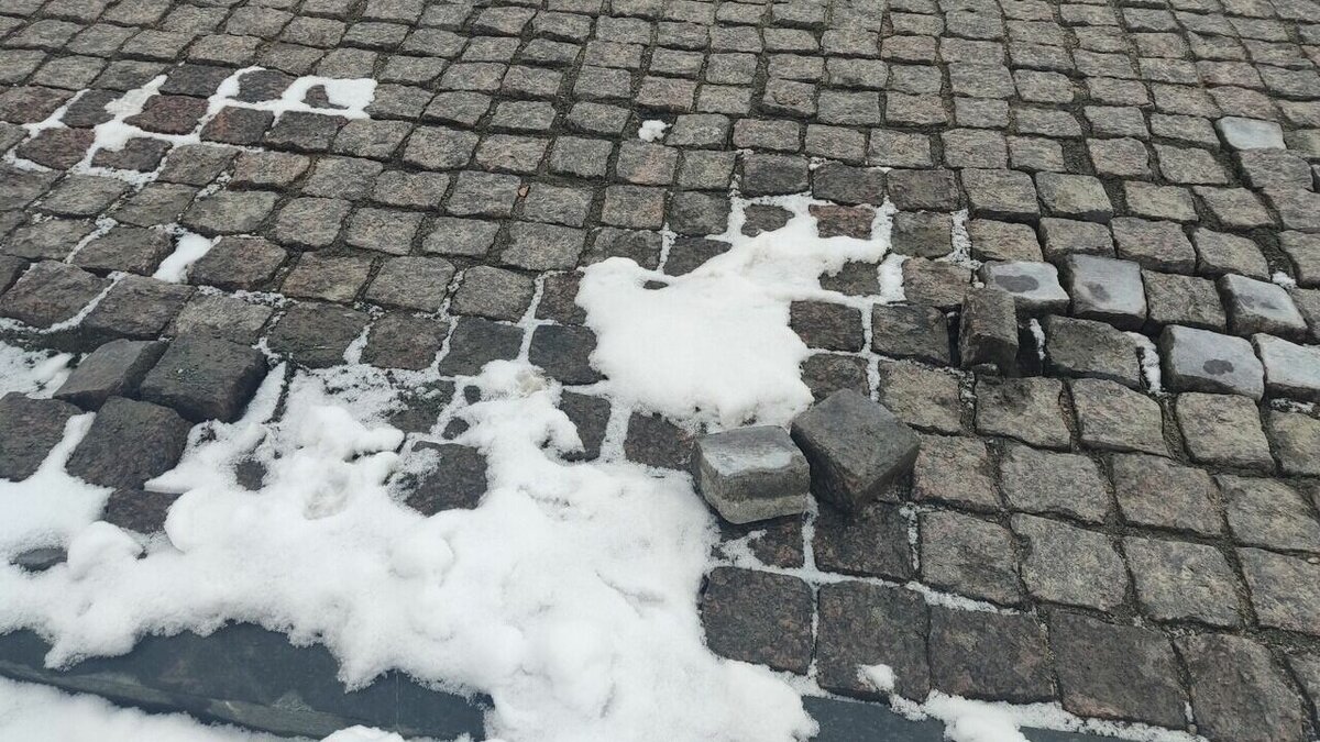     Жители Петрозаводска в социальных сетях раскритиковали качество работ по благоустройству Зарецкого парка.