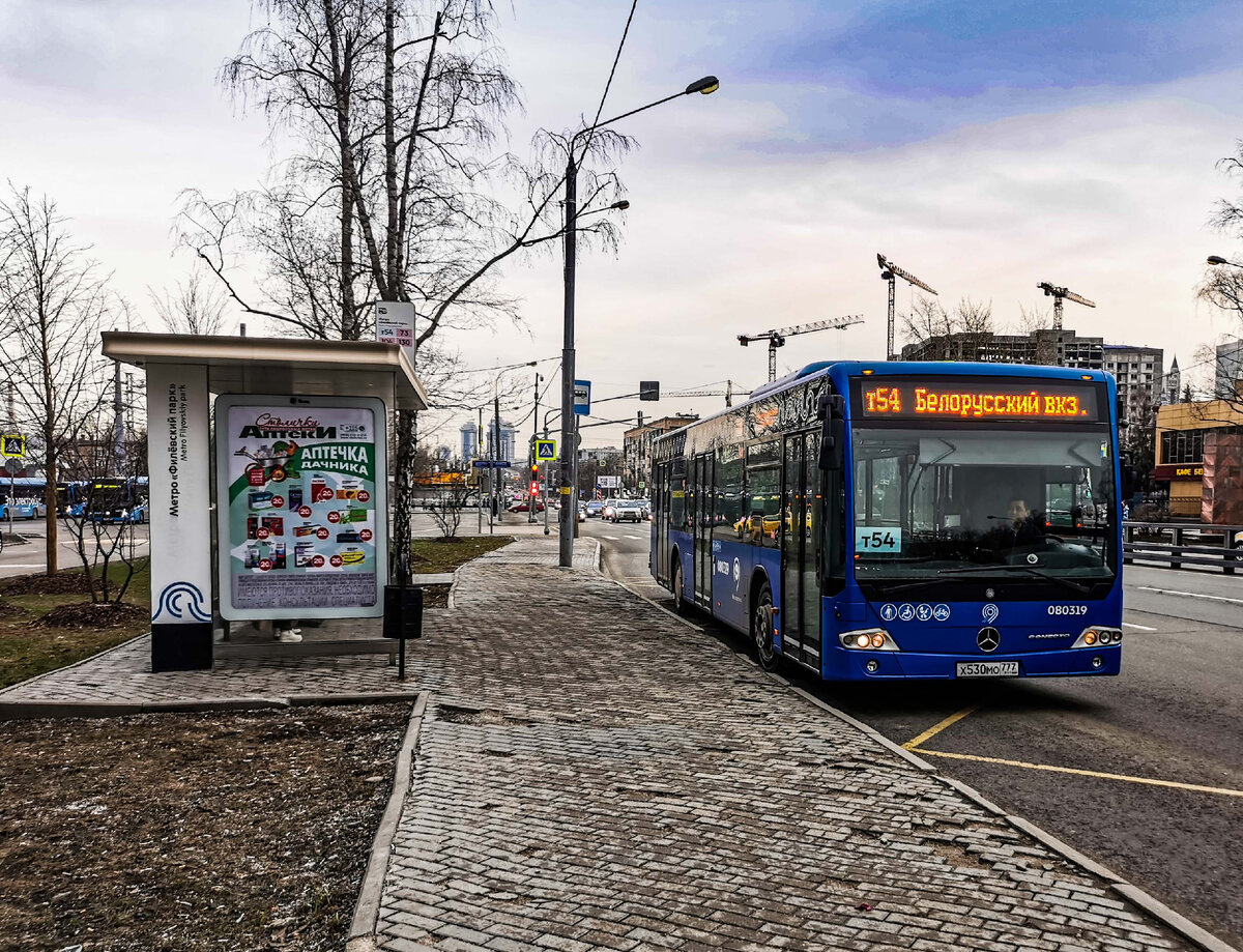 остановка метро уралмаш