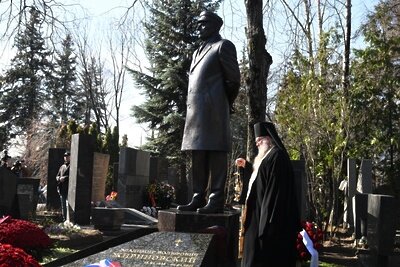    Памятник основателю ЛДПР Владимиру Жириновскому, открытому в годовщину смерти политика на Новодевичьем кладбище в Москве. ©Илья Питалев РИА Новости