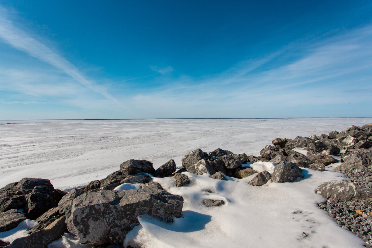 Камни и море