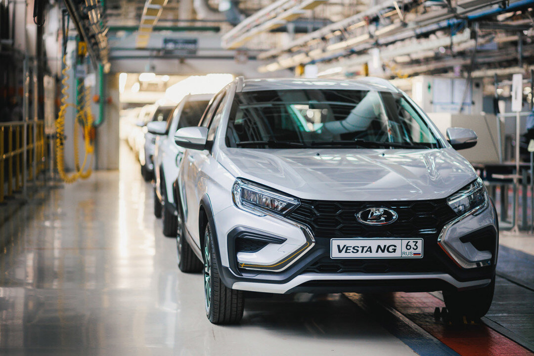    В Тольятти уже начался выпуск обновлённых Lada Vesta NG. Скоро эти автомобили поступят в продажу.