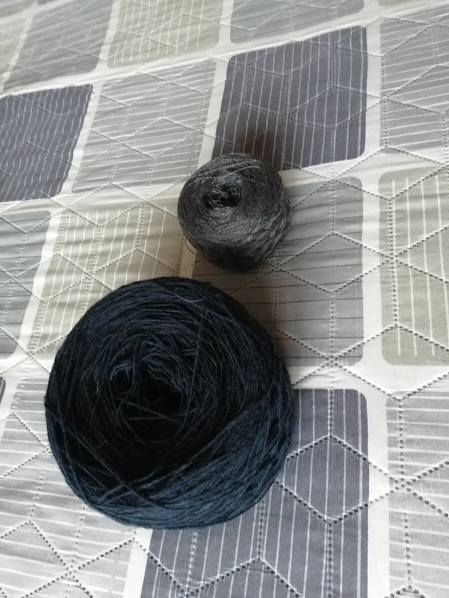 Пряжа Дундага и тонкая шерсть серого цвета