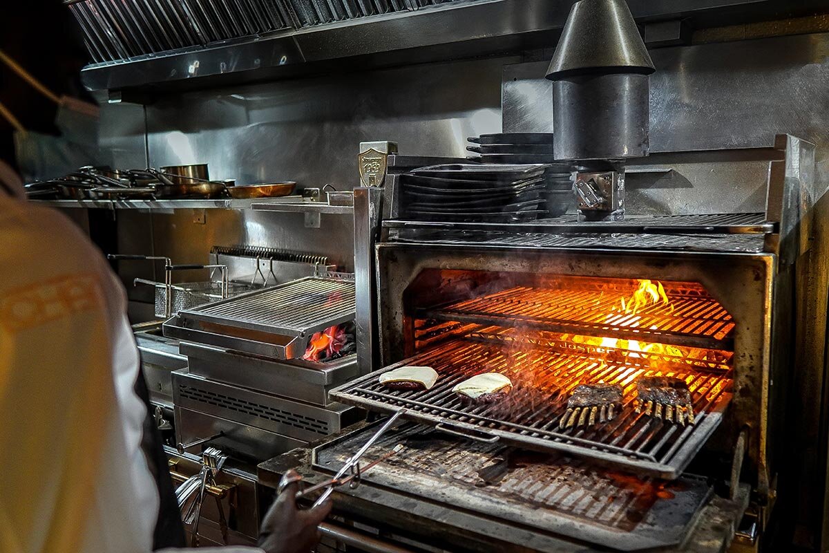Хоспер это в ресторане. Пароконвектомат retigo b1011b. Josper гриль. Кухня ресторана. Джонни хайс бар.