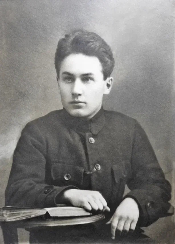 Александр Азин (Салов). Предположительно, 17 лет.