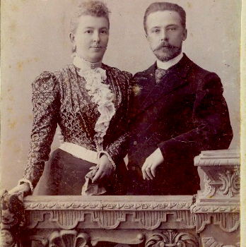 Предпоследний дореволюционный владелец особняка Александр Сергеевич Алашеев с женой