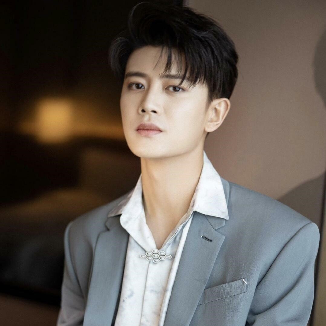 Исполнитель главной роли в дораме "Один-единственный" китайский актёр и певец Жень Цзян Лунь