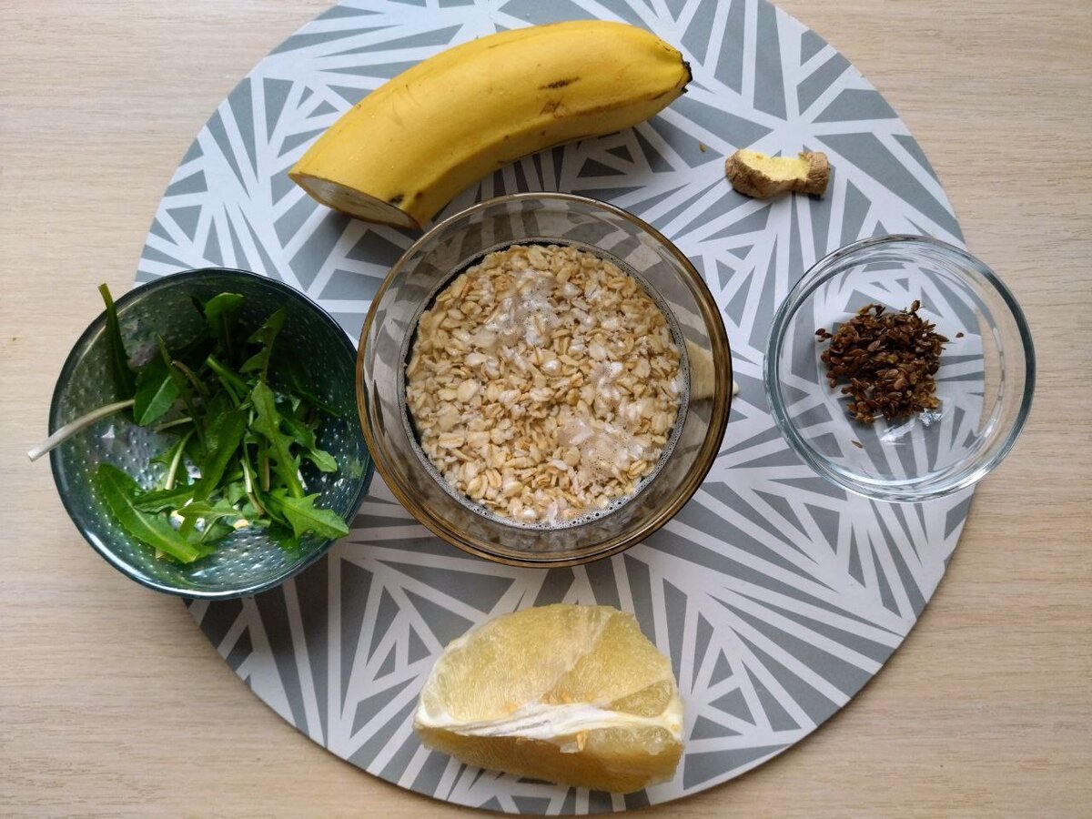 Готовлю смузи на завтрак.