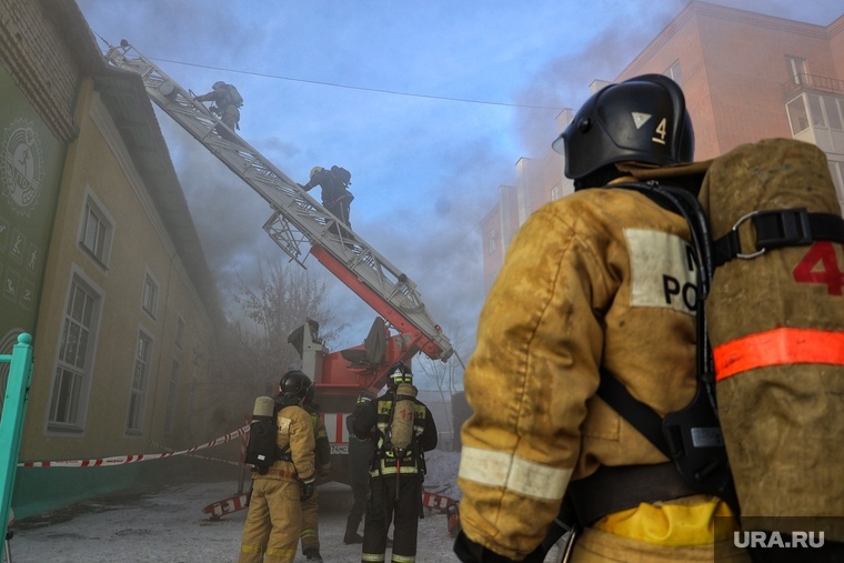    Пожар произошел в одной из комнат квартиры