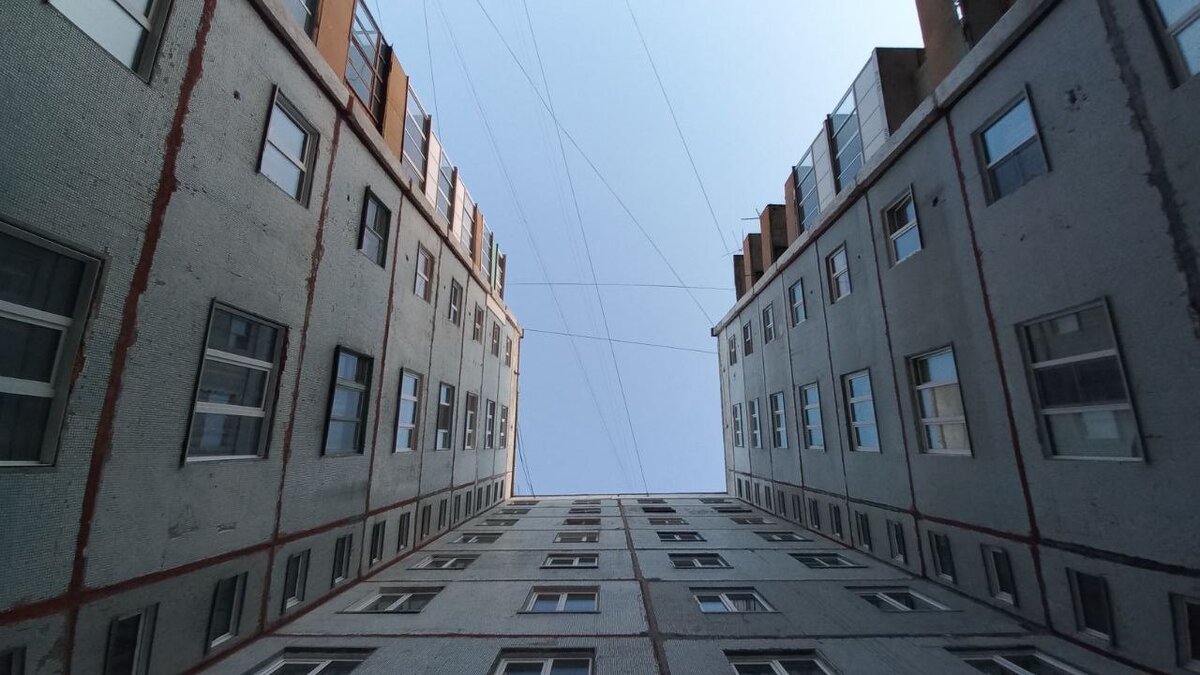 Наркоман забежали в подъезд как тараканы. ФОТО: Царьград