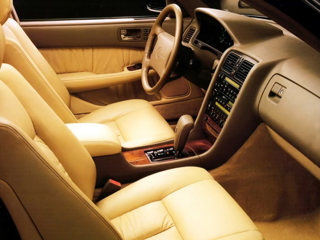 Lexus LS • 1 поколение (XF10) • 1989–1994  Представительский седан Lexus LS 400 стал первой моделью вновь созданной марки корпорации «Тойота».-2