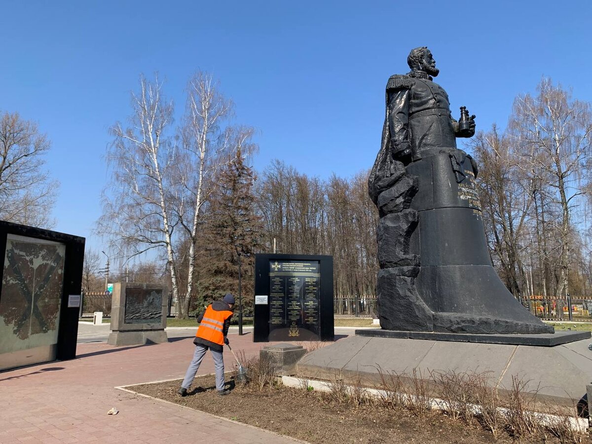 В Туле начались весенние работы по обрезке деревьев | Вести Тула | Дзен