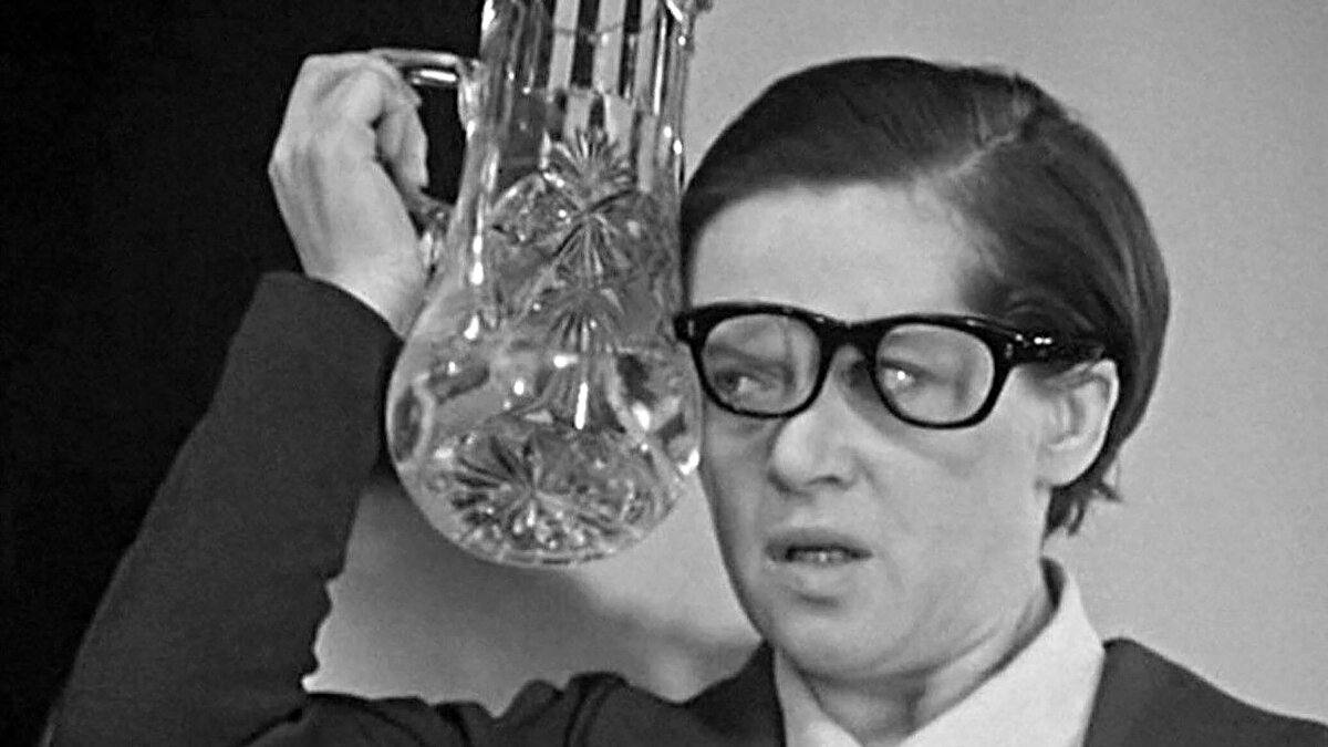 Кадр из фильма "Служебный роман"