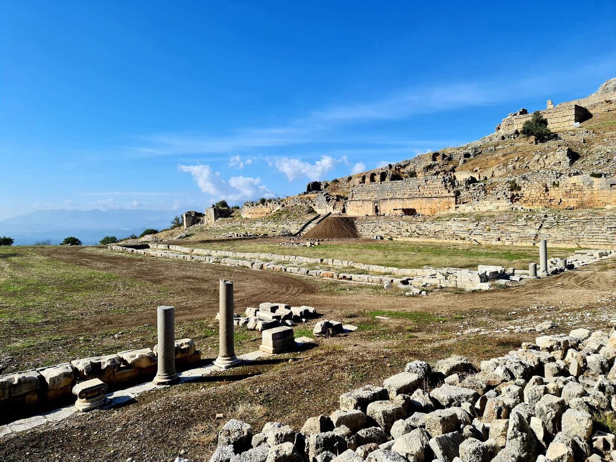 Tlos. Стадион, бассейн, зрительные ряды. Турция 2021