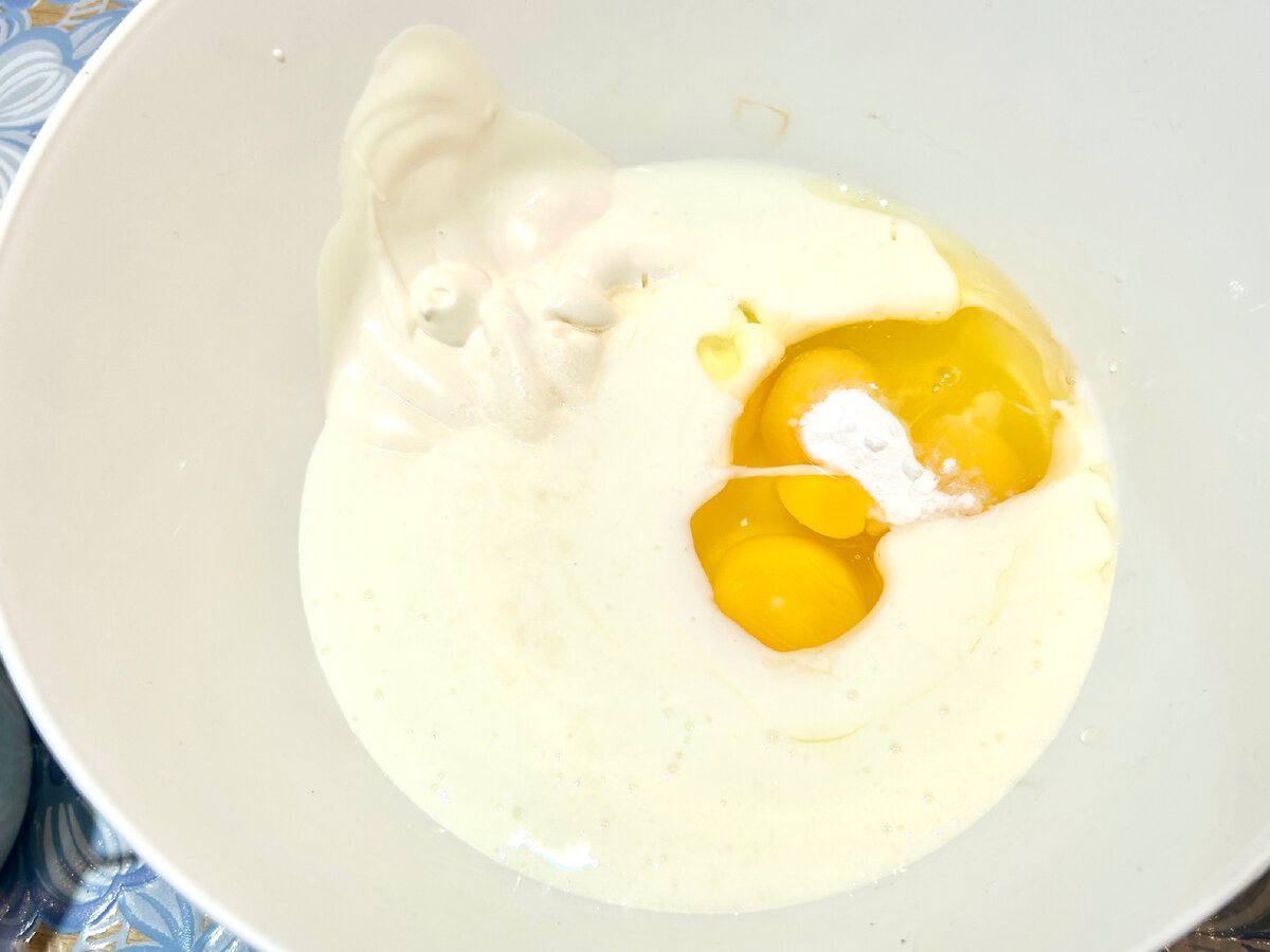 Объедение, а не пирог! В него даже яйцо варить не надо и тесто руками не замешиваю: делюсь секретом ленивой выпечки