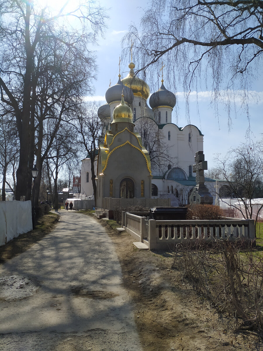 Новодевичий монастырь (фото автора) листайте далее