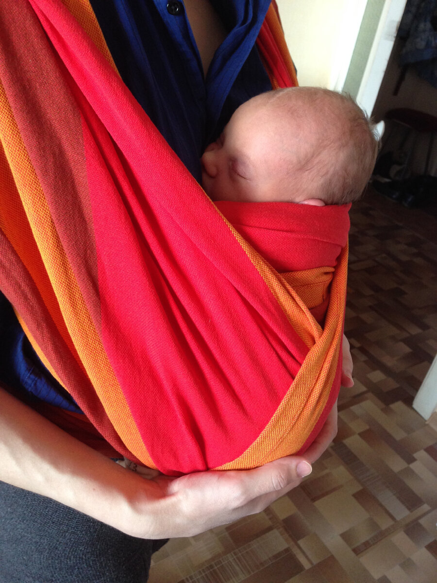 Как сшить слинг своими руками (шарф, май, с кольцами и др) для новорождённ�ых и старше (с видео)