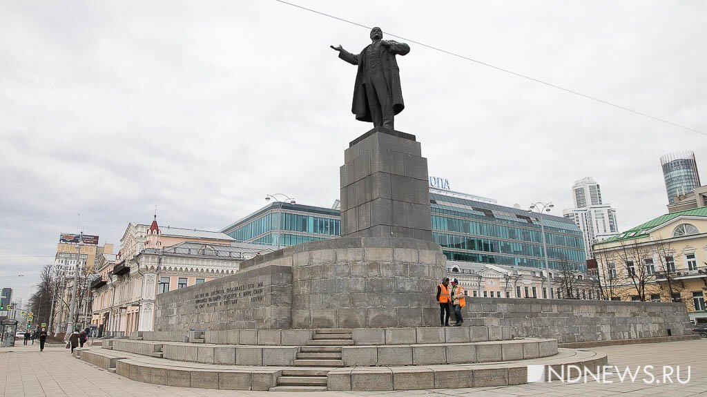 Убрать памятники. Ленин на площади 1905 года Екатеринбург. Памятник Ленину на площади 1905 года в Свердловске. Памятник на площади 1905 года Екатеринбург. Екатеринбург памятник Ленину на площади 1905 года фото.