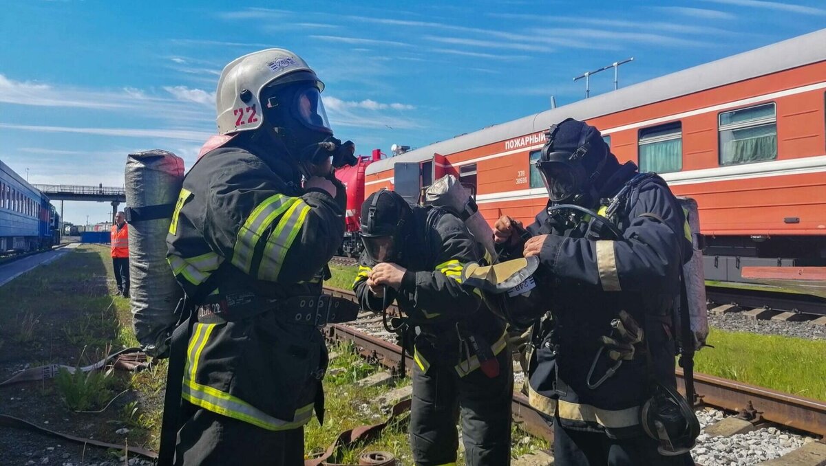     В Ростовской области горят электровозы, пока в Ростове спасают жизни одним детям и считают допустимым нападать с «перцовкой» на других.