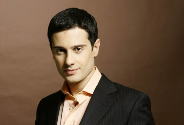 Что известно о семье Антона Макарского. История любви артиста и его супруги