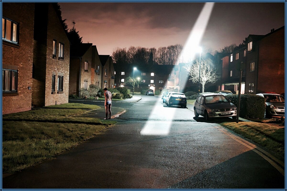 ОН НЕ КРЮГЕР ФРЕДДИ, ОН КРЮДССОН ГРЕГОРИ, АМЕРИКАНСКИЙ ФОТОГРАФ, ХОТЯ ...