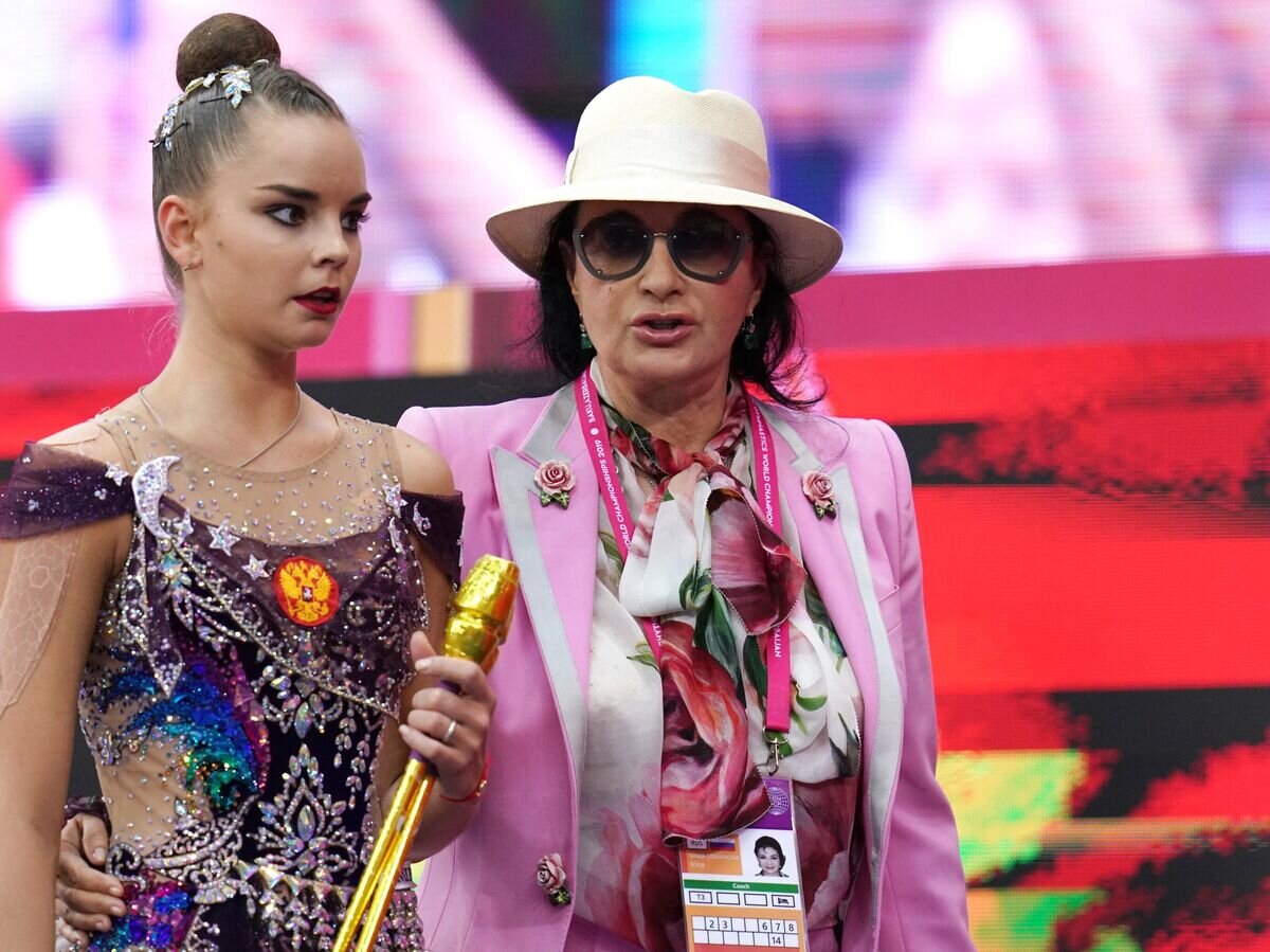    Главный тренер сборной России по художественной гимнастике Ирина Винер-Усманова (справа)© РИА Новости / Владимир Песня