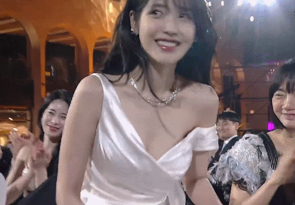 Айю на церемонии Baeksang