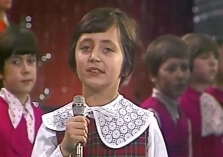      Выступает Лена Могучева, фото из открытых источников.