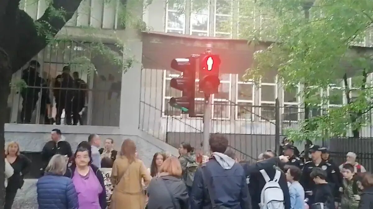 в какой школе произошло чп. 119 школа одесса. напал на учительницу с ножом в пермском крае. гимназия 175 казань стрельба. в какой школе произошло чп.