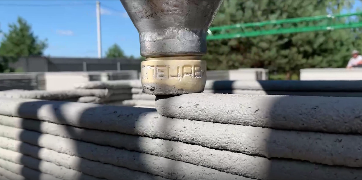 Процесс печати дома на строительном принтере "АМТ" - S300