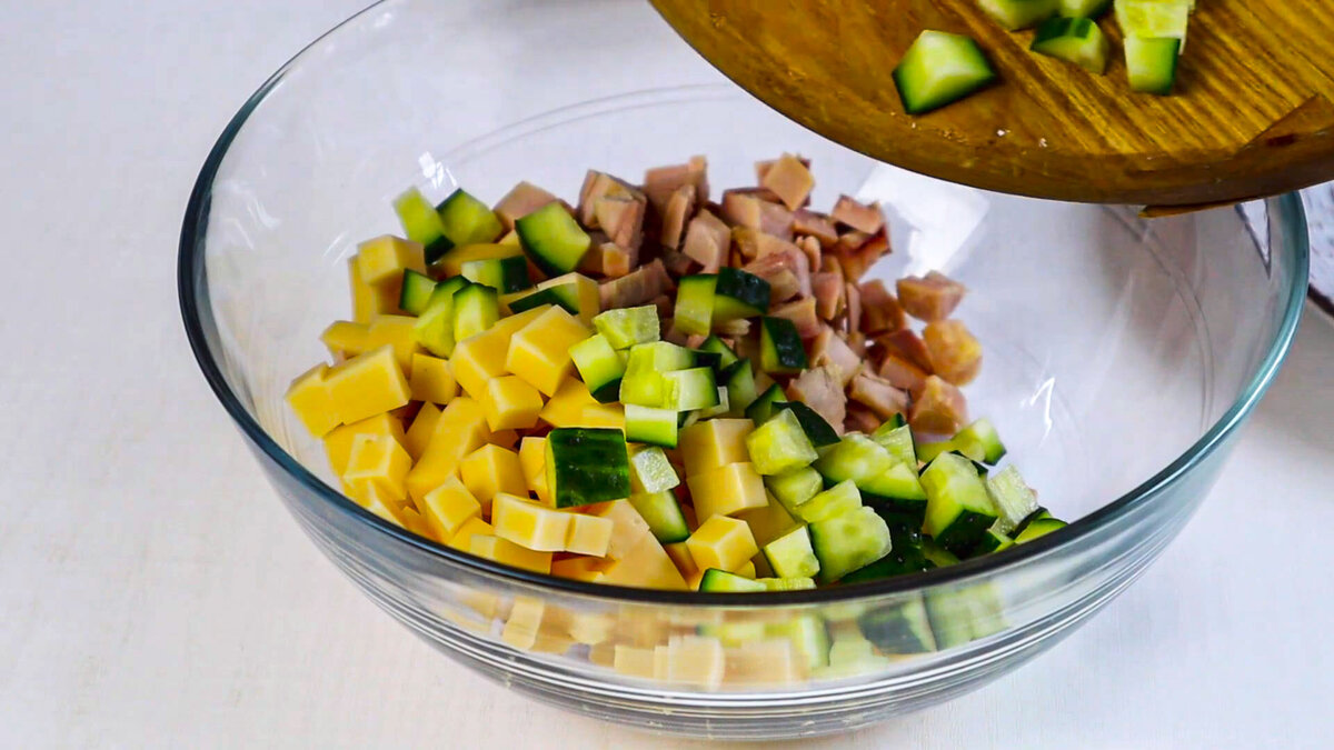 Салат "Турин" Ну очень Вкусный, Нежный, готовится Буквально 10 Минут! Похож на оливье.