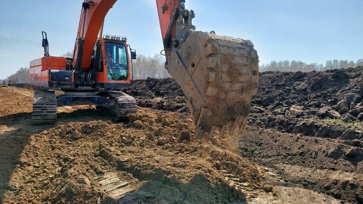     Ремонт ведется на дорогах в Любинском и Омском районах