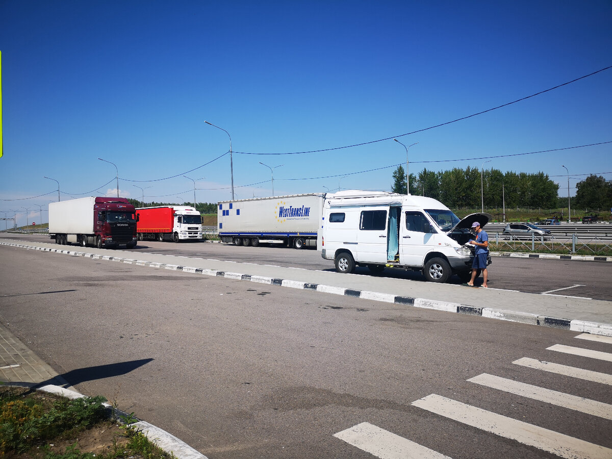 Начало нашей поездки не задалось. Машина отказывалась ехать на полному ходу.