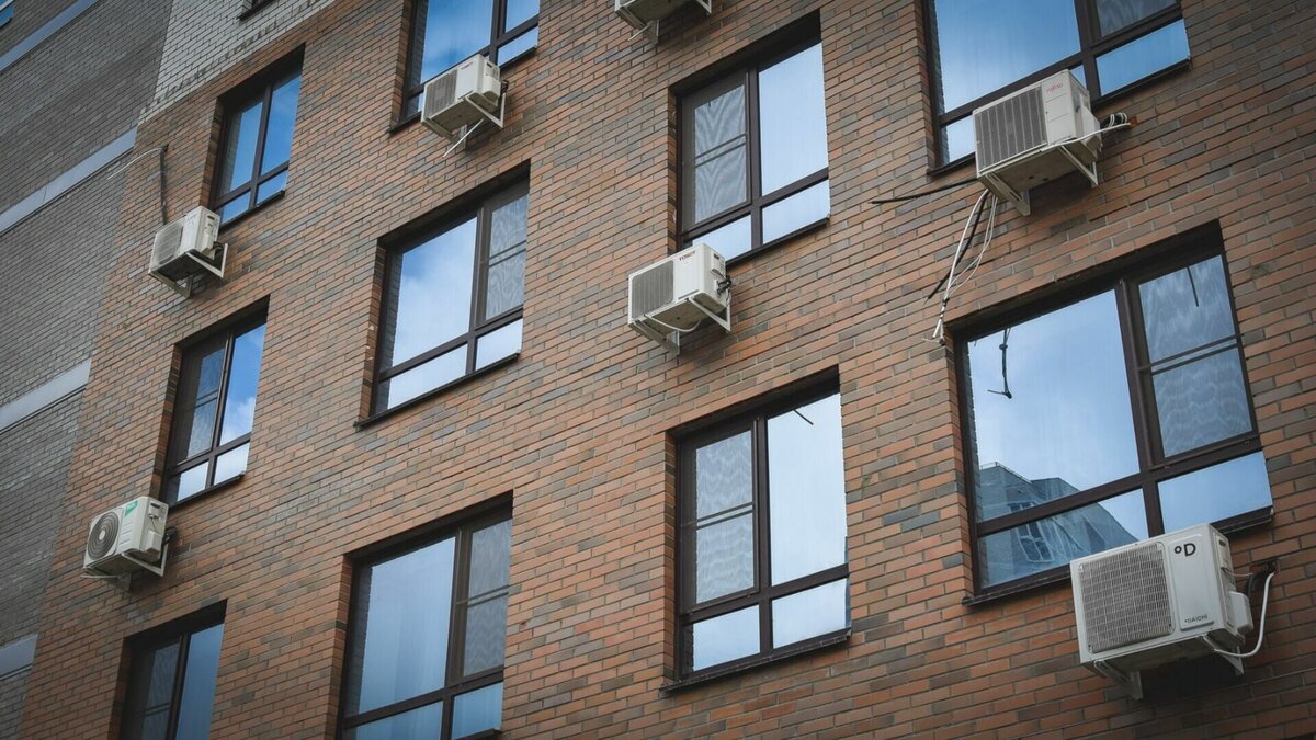     Жители жилых комплексов от компании «ПИК» жалуются на некачественную работу управляющей компании, «дочки» застройщика, «ПИК-Комфорт». Ответы на заявки выглядят как «стеб и издевательство», считают жильцы.