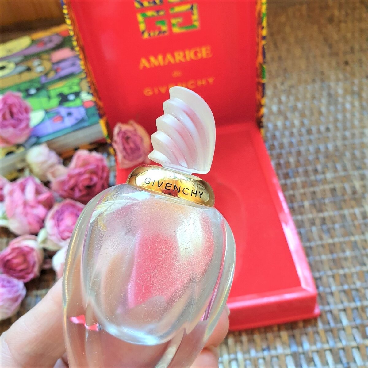 фото автора. Аромат до сих пор чувствуется, хоть флакончику 29 лет!