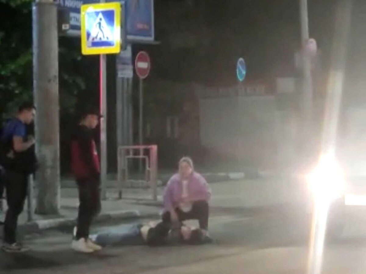 В центре Шахт водитель легковушки сбил подростка | Donday.ru | Дзен