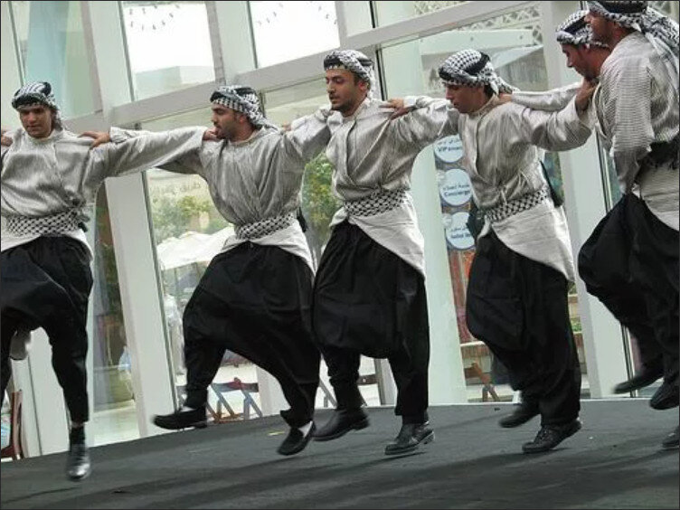 Русские мужики танцуют
