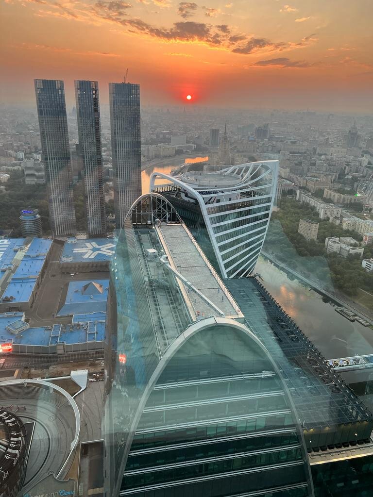 Вид на комплекс Москва-Сити на закате