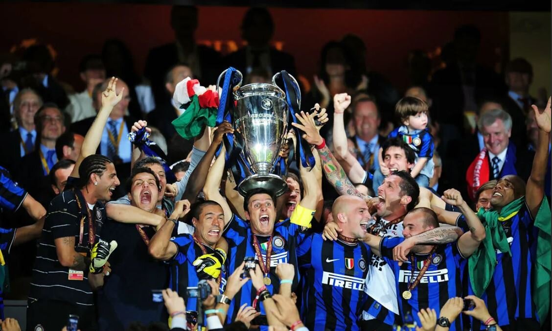 Хавьер Дзанетти и Интер с кубком Лиги Чемпионов, спустя 40 лет, 2010 год. Картинка взята из открытых источников для целей иллюстрации.