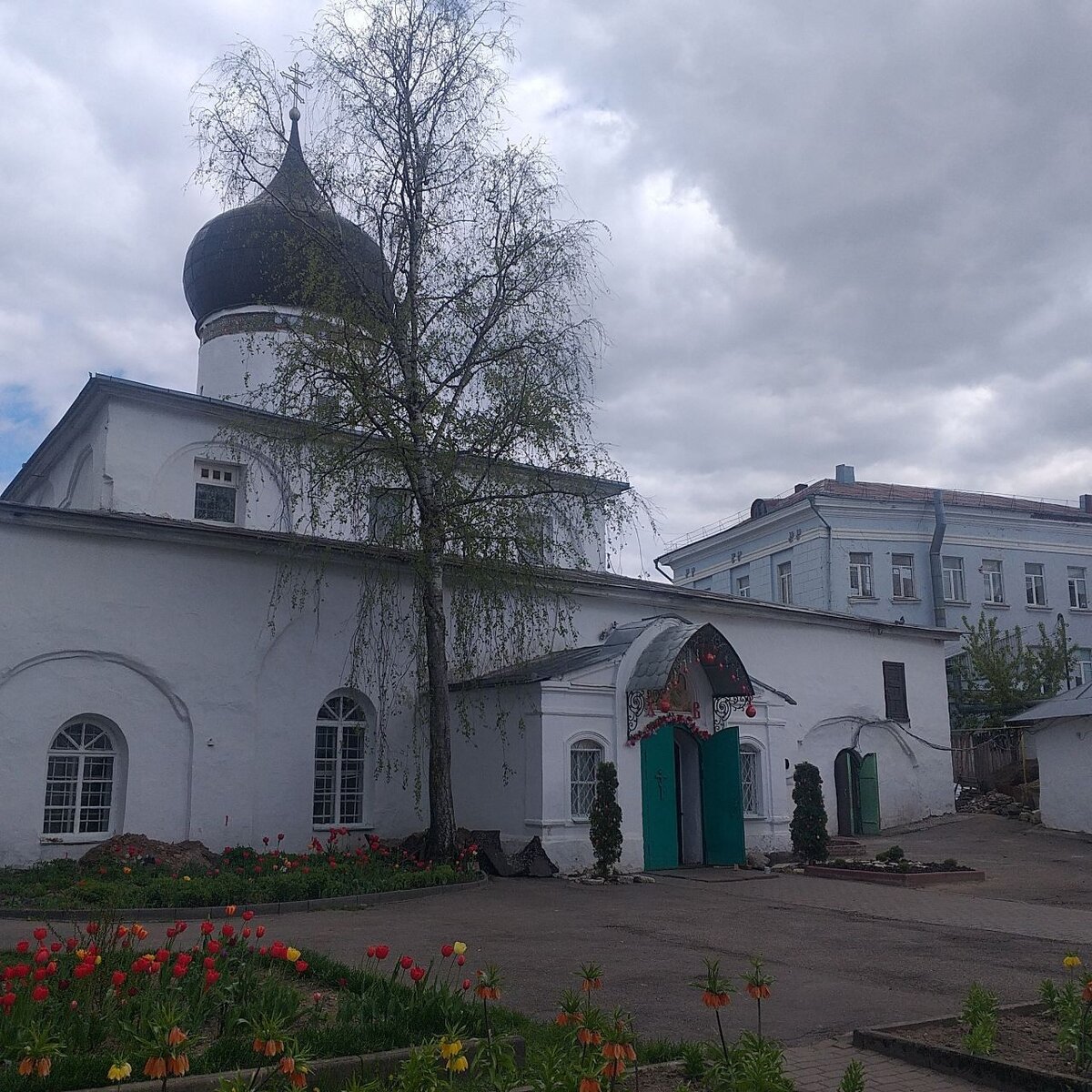 Картина выход из церкви в пскове