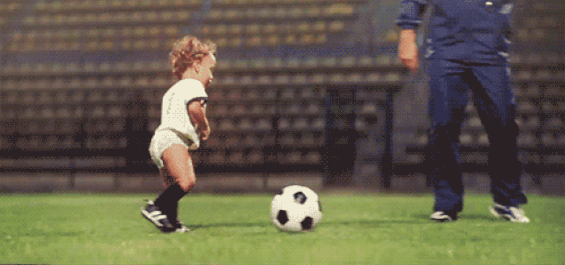 Удар мячом ребенку