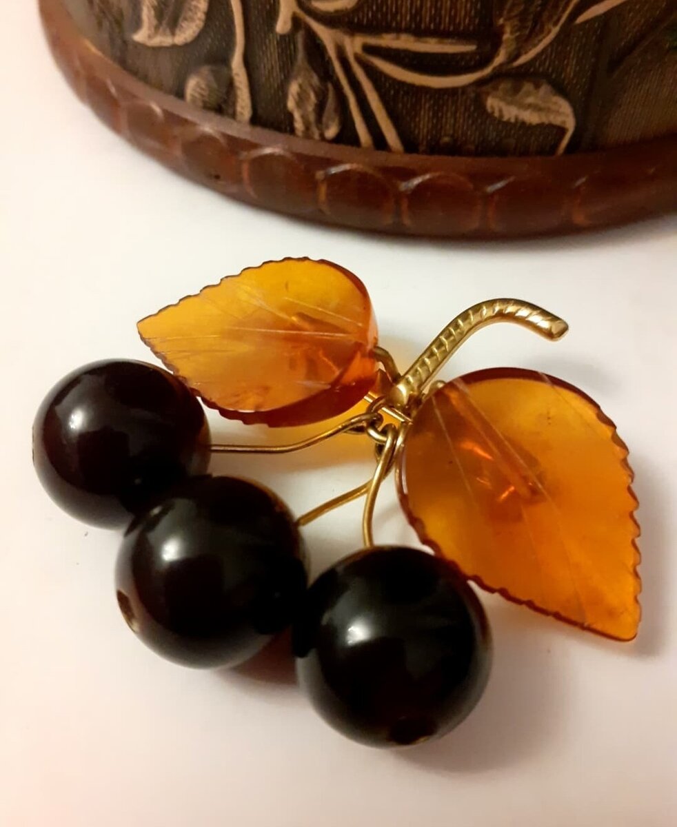 Брошь янтарь ссср