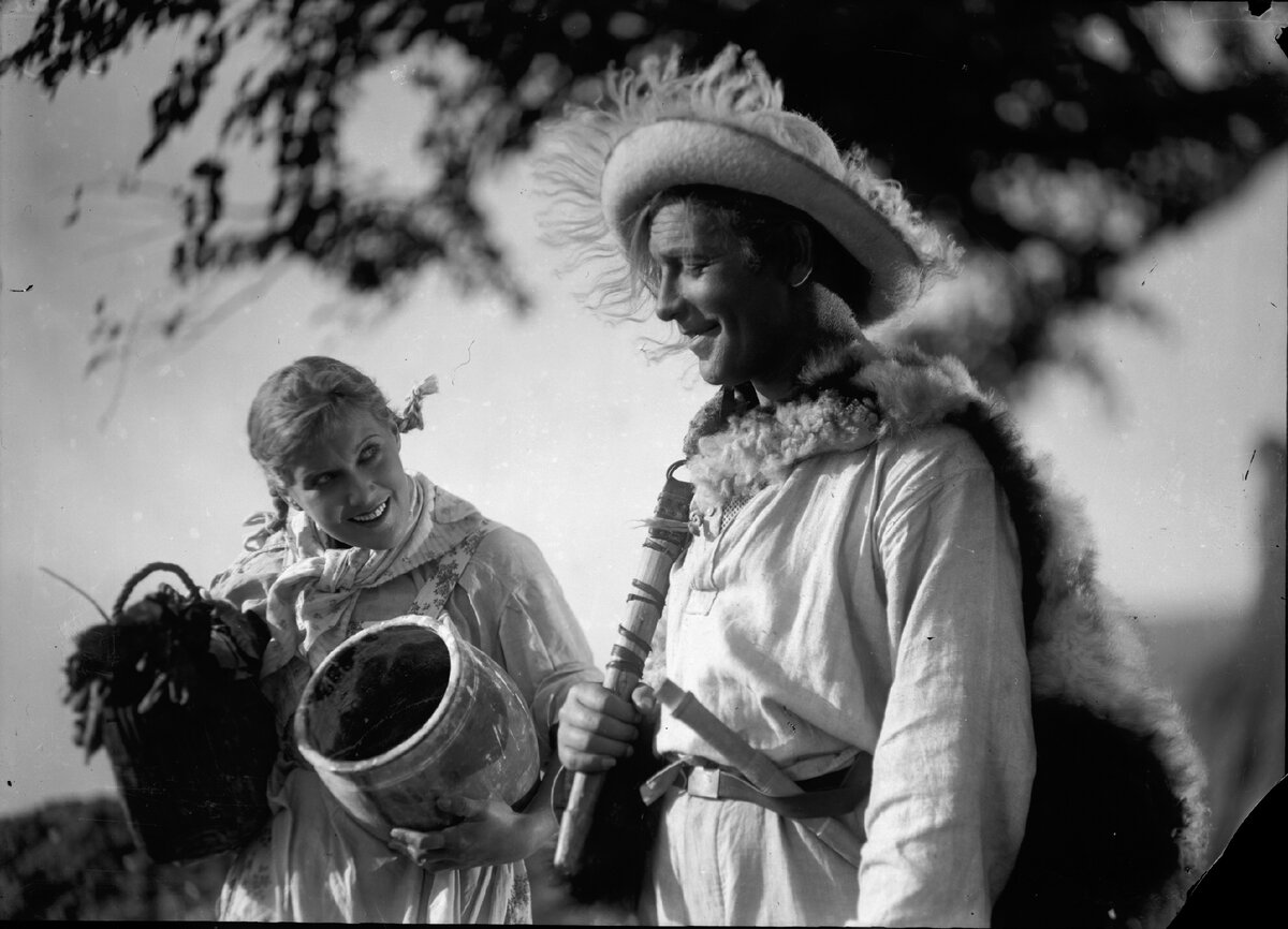 Фото из открытых источников.M0020008__merryfellows3.jpg Кадр из фильма "Веселые ребята"