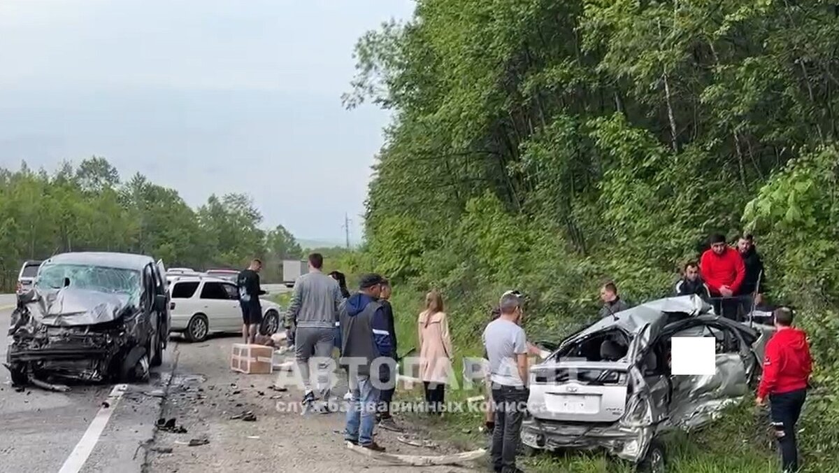     В полиции Приморья рассказали подробности серьёзного ДТП, унесшего жизни двоих человек на трассе Уссурийск-Владивосток. Дело в том, что водитель Toyota Prius неожиданно решил развернуться в неположенном месте.