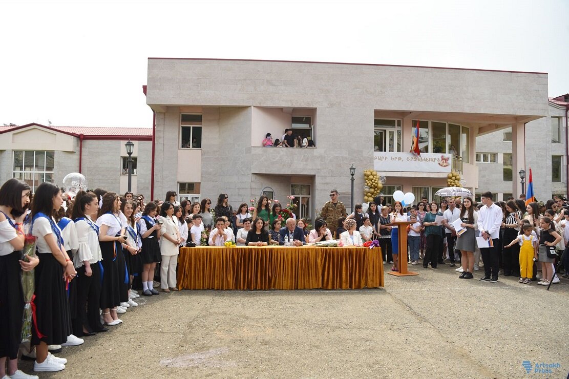 Душераздирающий «Последний звонок» в блокадном Нагорном Карабахе (Арцахе). Фоторепортаж