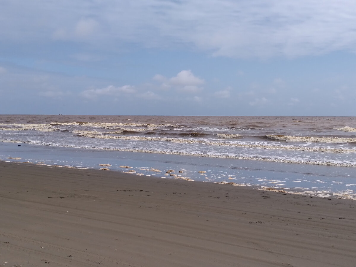 На море