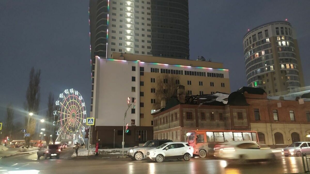     В Нижнем Новгороде восстановили движение по Сенной площади. По этой причине автобусы снова начали курсировать по привычным маршрутам. Об этом горожан уведомили в ЦРТС.