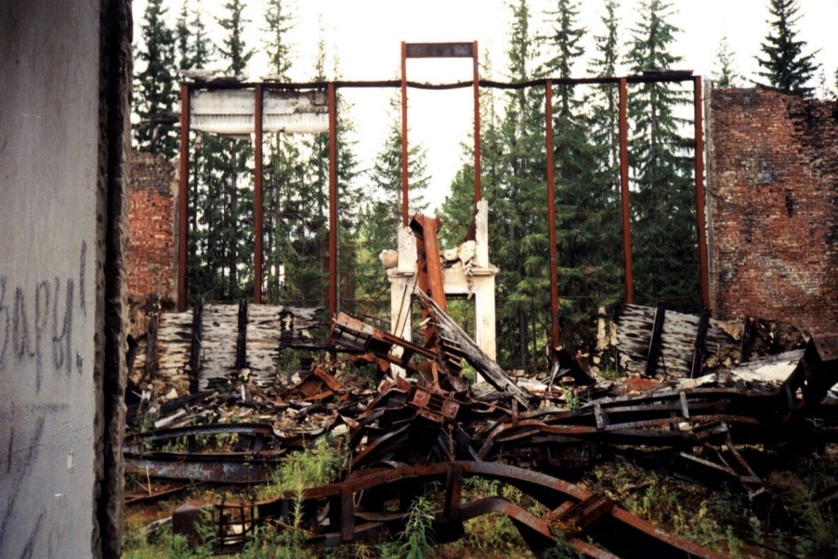 Павильон-музей Сталина после пожара 1996 г. Фото Л. Резникова
