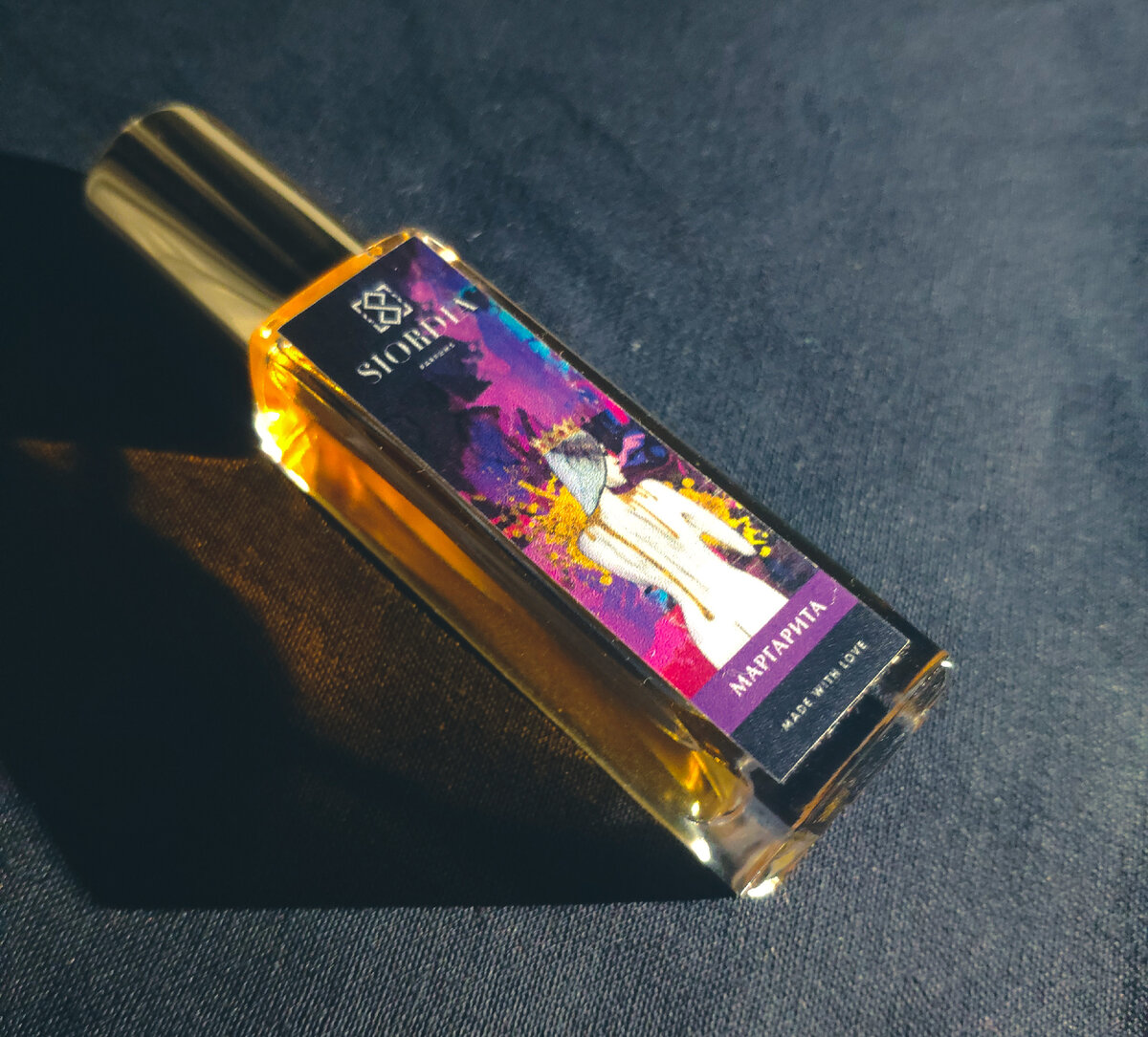 Siordia parfums. Парфюм с нотой на флаконе.