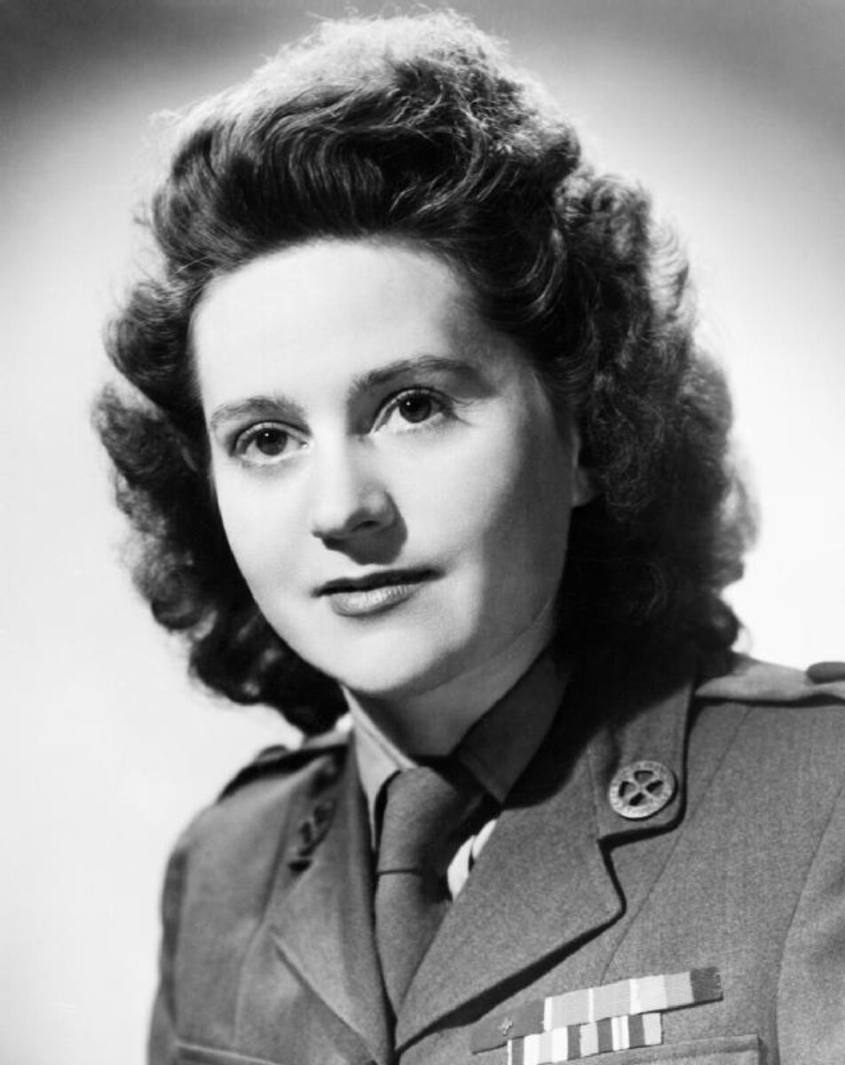 Одетта Сэнсом Хэллоус GC MBE (англ. Odette Sansom Hallowes), урождённая Одетт Мари Селин Брейли (фр. Odette Marie Céline Brailly; 28 апреля 1912, Амьен — 13 марта 1995, Уолтон-на-Темзе) — британская разведчица французского происхождения времён Второй мировой войны, кавалер Ордена Британской Империи, Почётного легиона и Георгиевского креста.